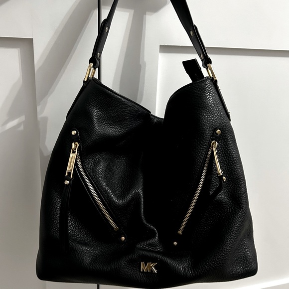 MICHAEL Michael Kors Bags Michael Kors Evie Large Pebbled Leather Hobo Shoulder Bag In Black